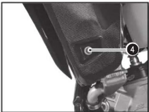 Sherco 125 SER (2019) - DÉMONTAGE DU RÉSERVOIR D'ESSENCE - 3