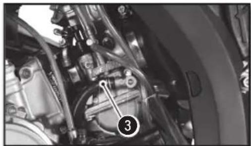 Sherco 125 SER (2019) - REINSTALLING THE FUEL TANK - 3