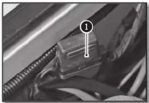 Sherco 450 SEF (2018) - REPLACING THE FUSE FOR THE LIGHTS (450 SEF/R) - 1