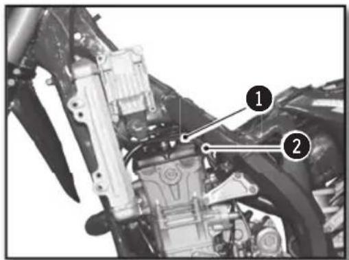 Sherco 450 SEF (2018) - REINSTALLING THE FUEL TANK - 1