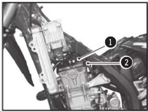 Sherco 450 SEF (2018) - REMONTAGE DU RÉSERVOIR D'ESSENCE - 1