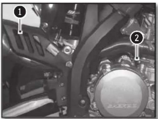 Sherco 450 SEF (2018) - REMOVING THE REAR SHOCK - 1