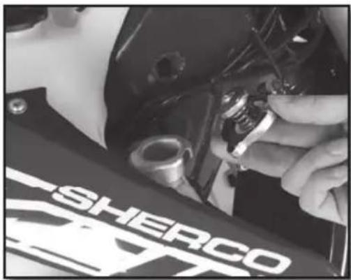 Sherco 450 SEF (2018) - CONTROL DE NIVEL DE LÍQUIDO DE REFRIGERACION - 2