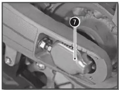 Sherco 450 SEF (2018) - ADJUSTING THE CHAIN TENSION - 3