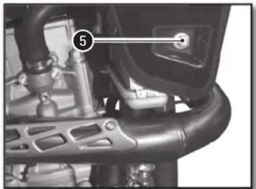 Sherco 450 SEF (2018) - REMOVING THE FUEL TANK - 3