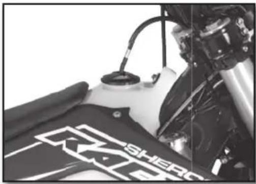 Sherco 450 SEF (2018) - OPENING AND CLOSING THE FUEL TANK - 1