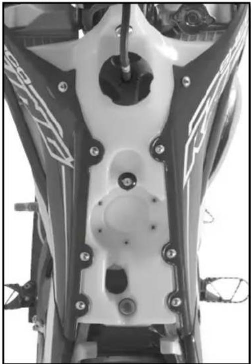 Sherco 250 SER (2019) - WIEDEREINBAU DES KRAFTSTOFFTANKS - 1