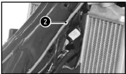 Sherco 250 SER (2019) - REINSTALLING THE FUEL TANK - 2