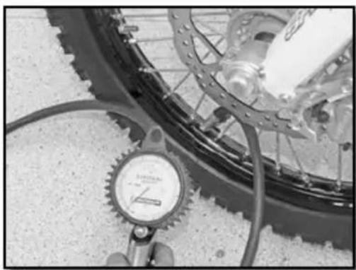 Sherco 250 SER (2019) - CHECKING THE TIRE PRESSURE - 1