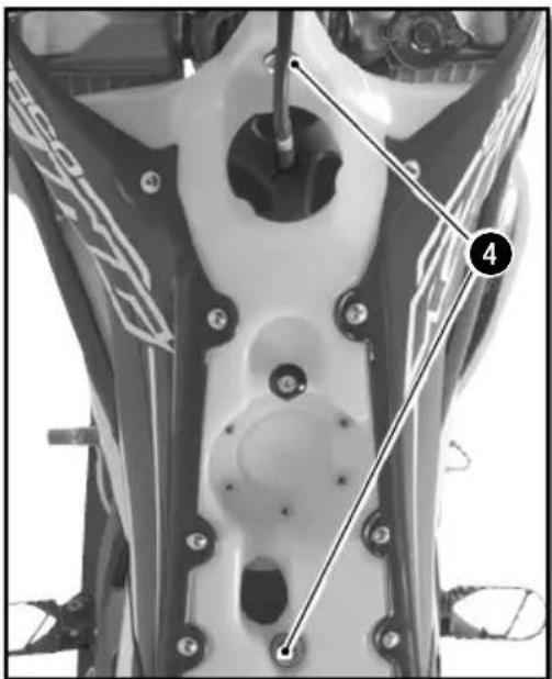 Technical diagram of a mechanical component with numbered annotation '4' pointing to a specific feature.