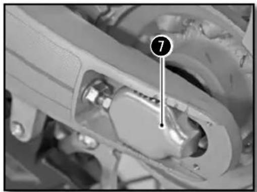 Sherco SE250i (2013) - ADJUSTING THE CHAIN TENSION - 3