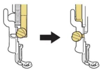 BABY LOCK Aerial - Positionnez le pied de broderie « W » sur la barre du pied-de-biche en alignant son encoche par rapport à la grosse vis. - 1
