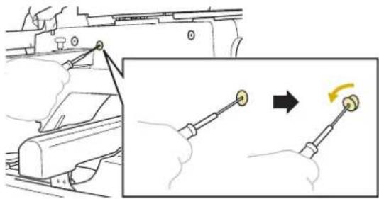 BABY LOCK Venture - A l'aide du tournevis Allen fourni, retireze le capuchon de protection de la vis avant située sur le cote de la machine. - 1