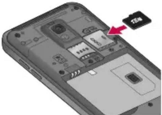 LG GP9 - Installing the memory card - 1