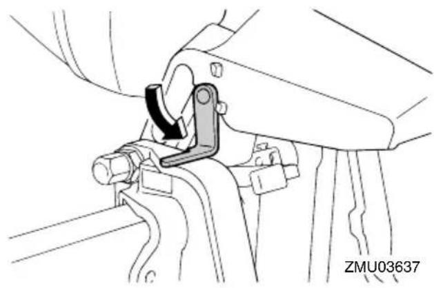 YAMAHA FT50J (2022) - Procédure de relevage (modèles à relevage hydraulique) - 4