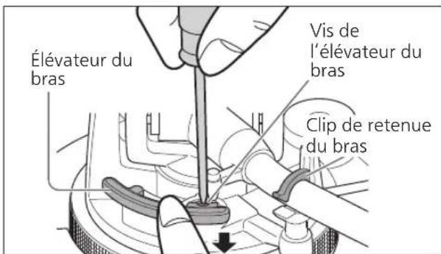 TECHNICS SL100C - Ramenez le bras de lecture sur le support de bras, fixez-le avec le clip de retenue du bras et tout en appuyant sur le bouton de l'élevateur du bras vers le bas avec le doigt, tournez la vis de réglage pour ajuster la hauteur. - 1