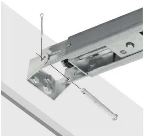Hornbach C800 - Attach the rail to header bracket - 2