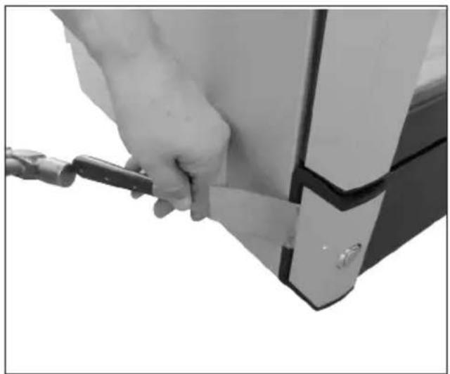 VESTFROST M 180 - Reversing the door - 3