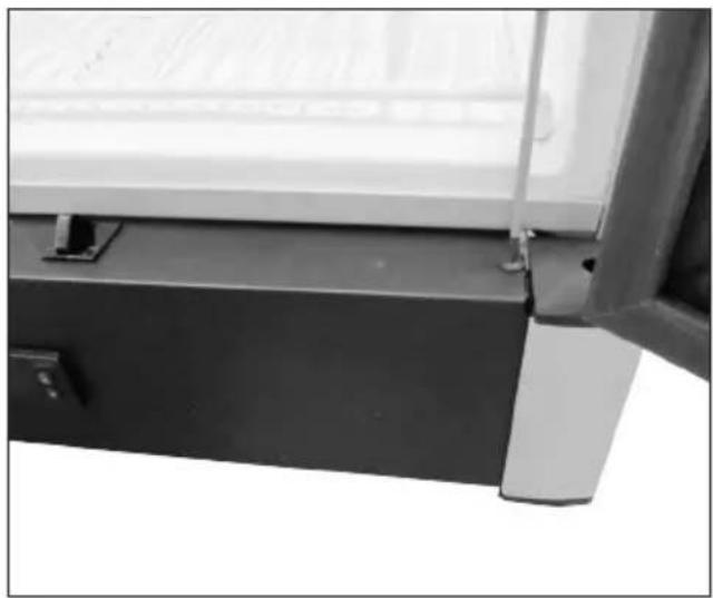 VESTFROST M 180 - Reversing the door - 2