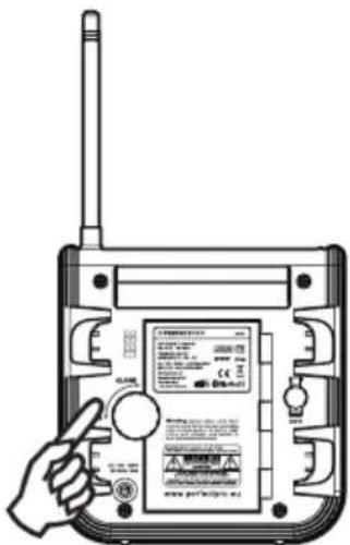 Technical diagram of a radio receiver with labeled components and a hand pointing to the button