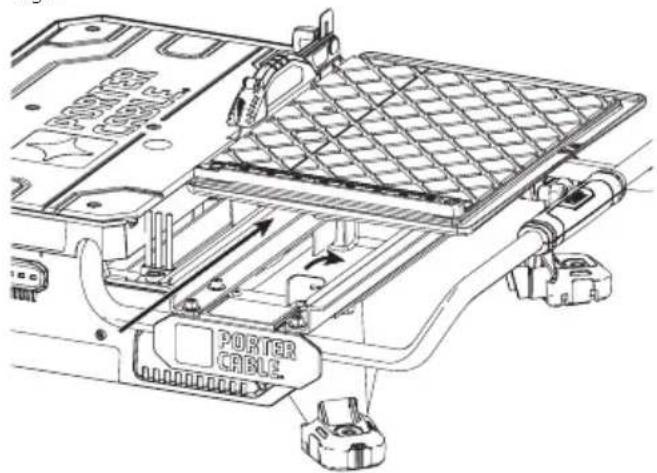 Porter-Cable PCC780 - Pour retirer le chariot de coupe - 1