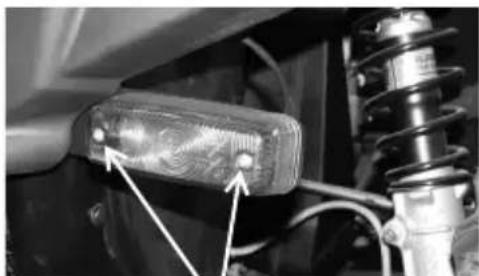 POLARIS Sportsman 500 EFI (2009) - Remplacement des ampoules des indicateurs de direction avant - 1