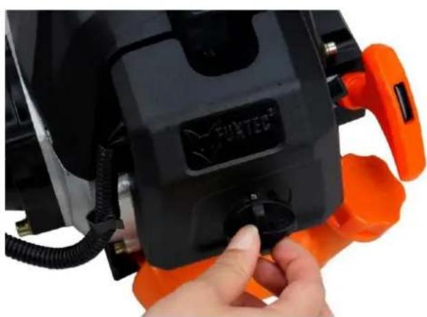 Fuxtec FXEB162 - Reinigung des Luftfilters - 1