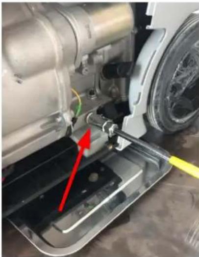 Fuxtec FXIG13 - Spagnere il dispositivo prima diambiare l'olio motore! - 1