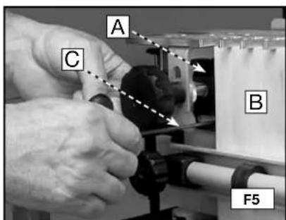 Porter-Cable 4216 - POSITIONING THE WOOD - 5