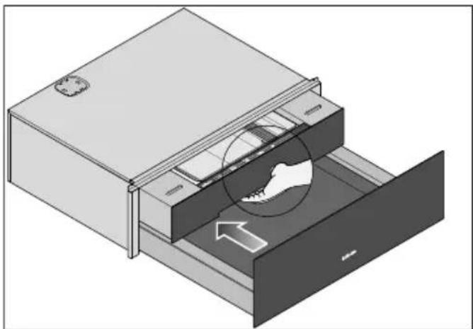 MIELE EVS 7670 - Ouverture du compartiment de rangement - 2