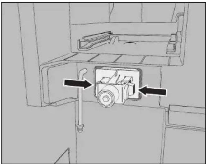 MIELE CVA 7370 - Démontage de la vanne de lait - 4