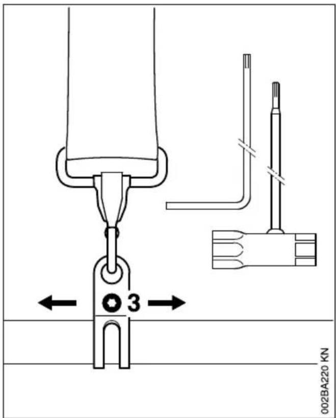 STIHL FS 56 R - Accrochage du dispositif au harnais - 2