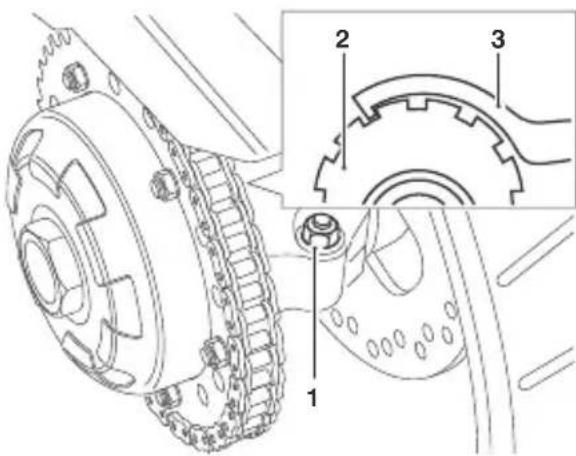 TRIUMPH Speed Triple 1050 RS (2021) - Réglage de la flèche de la chaîne de transmission - 1