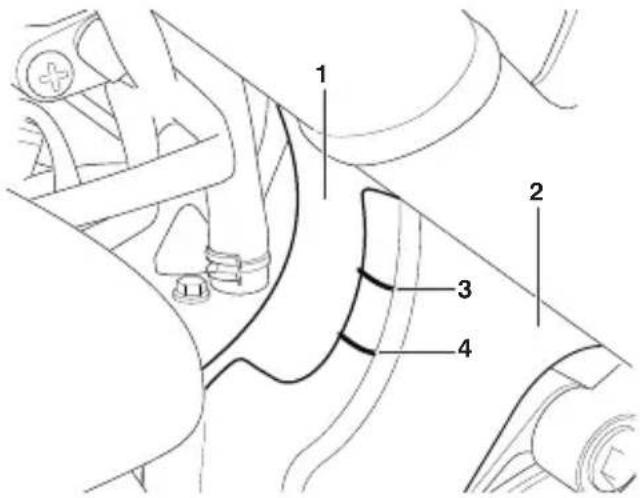TRIUMPH Speed Triple 1050 RS (2021) - Contrôle du niveau de liquide de refroidissement - 1