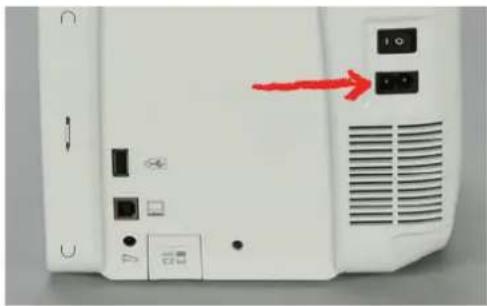 BERNINA 735 - Connector la machine - 1