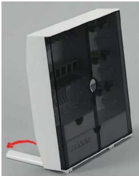 BERNINA 735 - Placer le coffret d'accessoires - 1