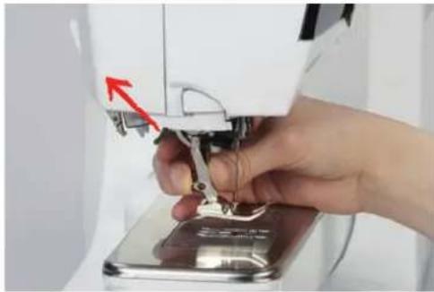 BERNINA 735 - Changer le pied-de-biche - 2
