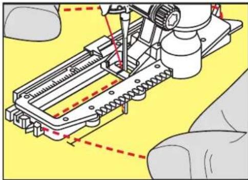 BERNINA 735 - Utilisation de ganse avec le pied traîneau pour boutonnière #3C - 1