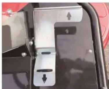 AL-KO Solo FC 1390.5 HD 2WD - The lever is located under the driver's seat. Accelerator pedal - 1