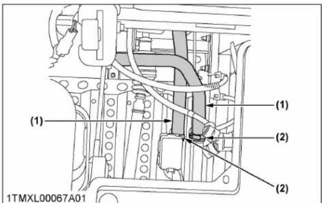 KUBOTA Sidekick RTVXG850 - Vérification de la durée de radiateur, du tuyau et du collier - 3