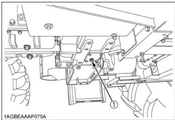 KUBOTA M6101 - ■Vidange de l'eau du carter d'embrayage - 1