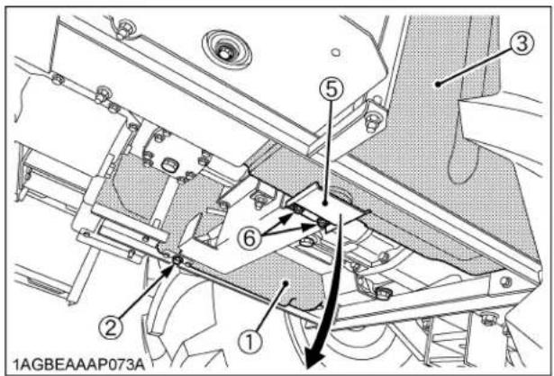 KUBOTA M6101 - Drainage de I'eau du réservoir à carburant - 1