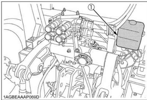 KUBOTA M6101 - ■ Ajout de liquide lave-glace - 1