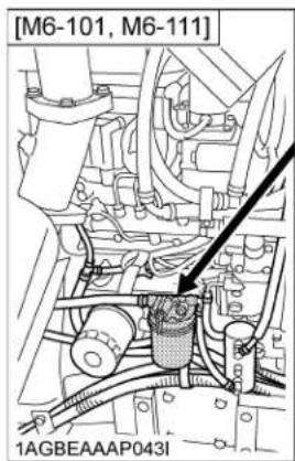 KUBOTA M6101 - ■Vérification du séparateur d'eau - 2