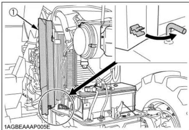 KUBOTA M6101 - Ouverture du panneau (Côté droit) - 1