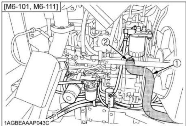 KUBOTA M6101 - ■ Verification des tuyaux couples du radiateur et des colliers - 3
