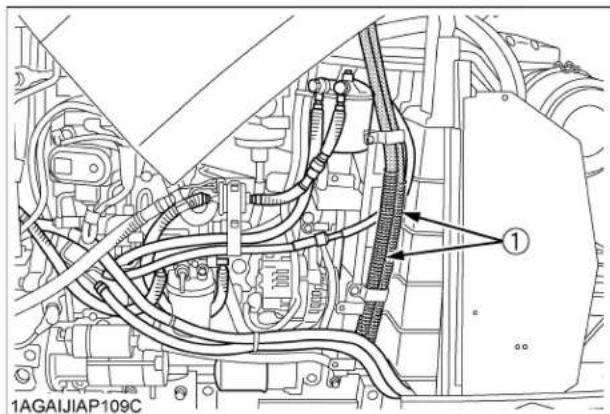 KUBOTA M7060 - ■ Vérification des boyaux de la servodirection - 1