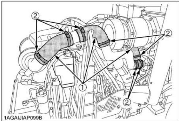 KUBOTA M7060 - ■ Vérification de la conduite d'entrée d'air - 1