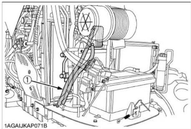 KUBOTA M5660 - ■Vérification des boyaux de carburant - 2