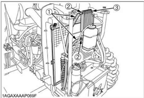 KUBOTA L4060 - ■ Vérification des boyaux de carburant - 2